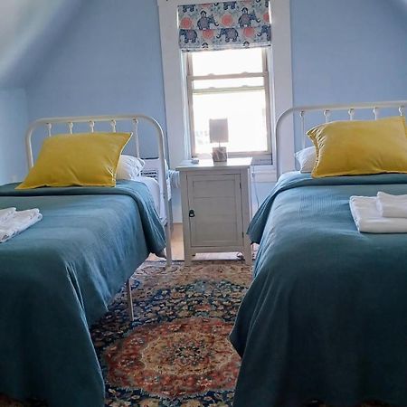 Guest Suite In Historical District Глостър Екстериор снимка