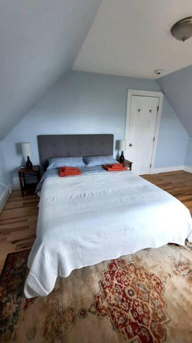 Guest Suite In Historical District Глостър Екстериор снимка