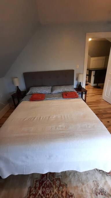 Guest Suite In Historical District Глостър Екстериор снимка