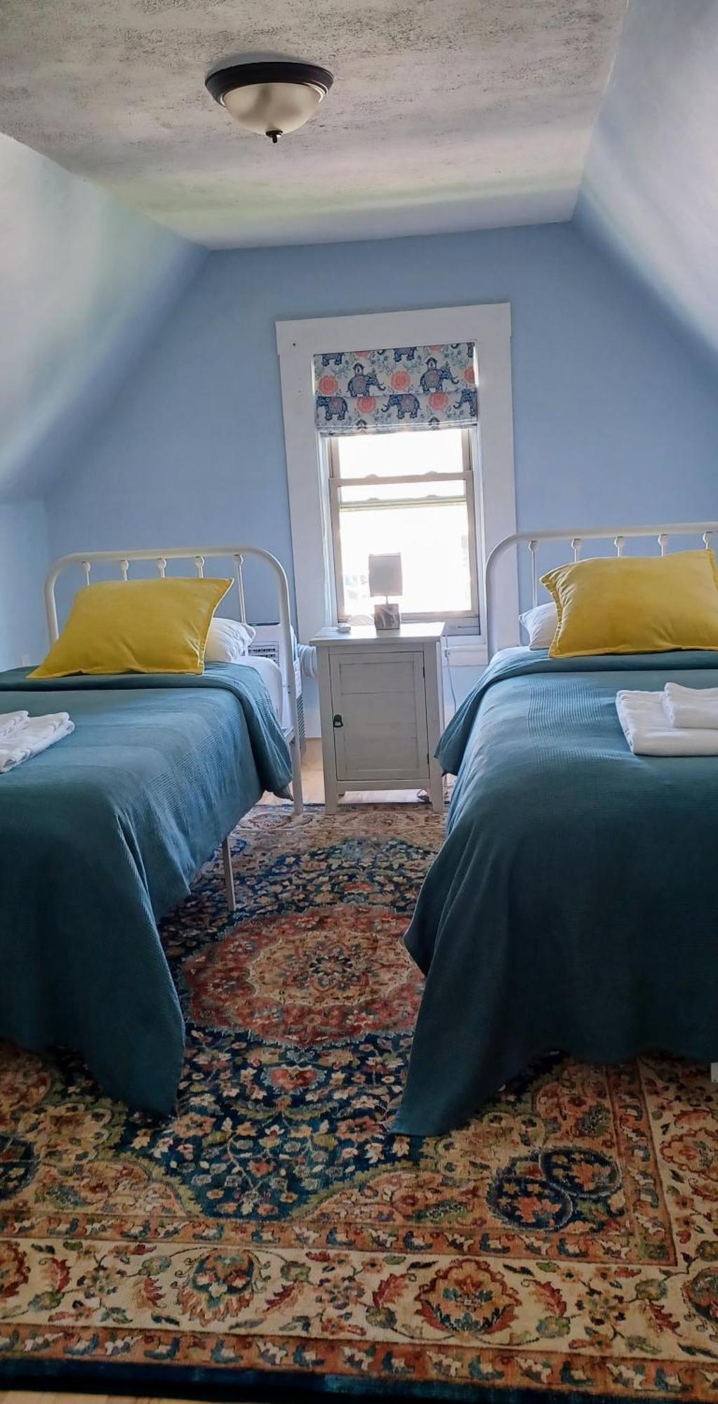 Guest Suite In Historical District Глостър Екстериор снимка